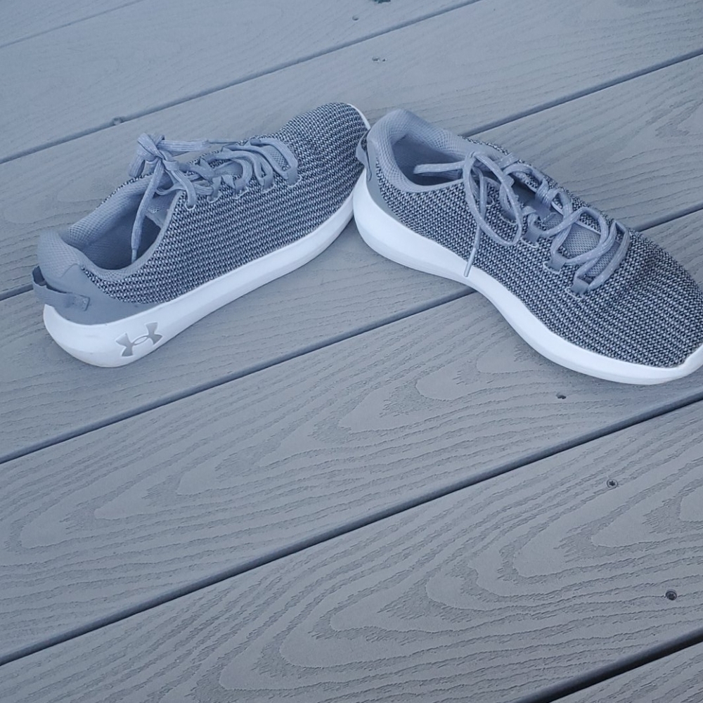 Under Armour Sneakers